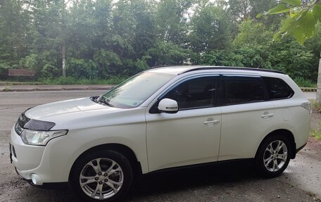 Mitsubishi Outlander III рестайлинг 3, 2013 год, 1 650 000 рублей, 3 фотография