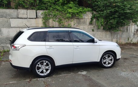 Mitsubishi Outlander III рестайлинг 3, 2013 год, 1 650 000 рублей, 10 фотография