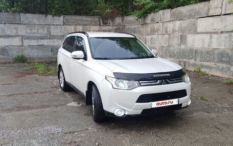 Mitsubishi Outlander III рестайлинг 3, 2013 год, 1 650 000 рублей, 5 фотография