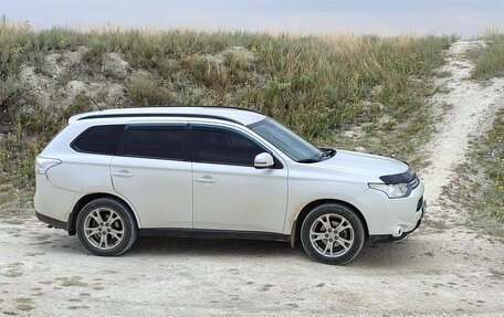 Mitsubishi Outlander III рестайлинг 3, 2013 год, 1 650 000 рублей, 11 фотография