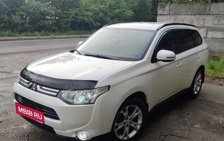 Mitsubishi Outlander III рестайлинг 3, 2013 год, 1 650 000 рублей, 4 фотография