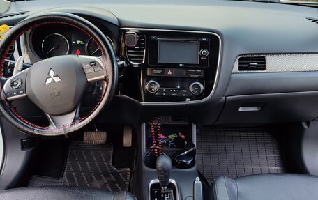 Mitsubishi Outlander III рестайлинг 3, 2013 год, 1 650 000 рублей, 13 фотография
