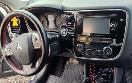 Mitsubishi Outlander III рестайлинг 3, 2013 год, 1 650 000 рублей, 14 фотография