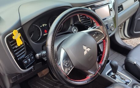 Mitsubishi Outlander III рестайлинг 3, 2013 год, 1 650 000 рублей, 17 фотография