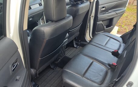 Mitsubishi Outlander III рестайлинг 3, 2013 год, 1 650 000 рублей, 22 фотография