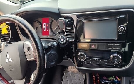 Mitsubishi Outlander III рестайлинг 3, 2013 год, 1 650 000 рублей, 15 фотография
