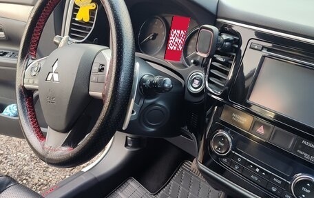 Mitsubishi Outlander III рестайлинг 3, 2013 год, 1 650 000 рублей, 16 фотография