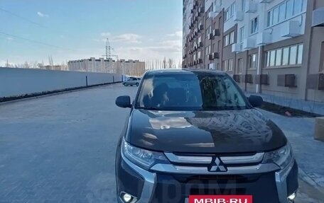 Mitsubishi Outlander III рестайлинг 3, 2015 год, 1 550 000 рублей, 2 фотография