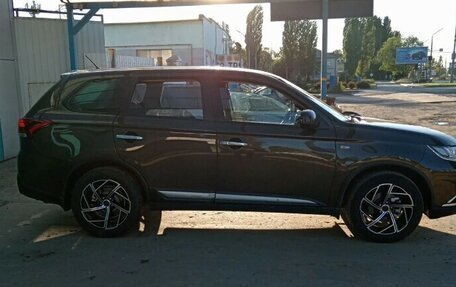 Mitsubishi Outlander III рестайлинг 3, 2015 год, 1 550 000 рублей, 12 фотография