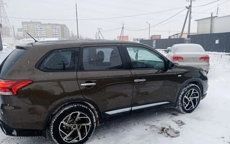 Mitsubishi Outlander III рестайлинг 3, 2015 год, 1 550 000 рублей, 21 фотография
