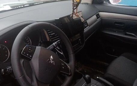 Mitsubishi Outlander III рестайлинг 3, 2015 год, 1 550 000 рублей, 20 фотография