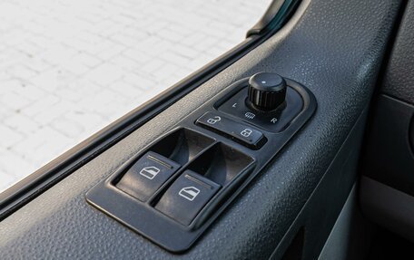 Volkswagen Caravelle T5, 2013 год, 2 135 000 рублей, 16 фотография