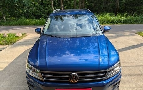 Volkswagen Tiguan II, 2018 год, 3 000 000 рублей, 2 фотография