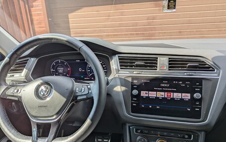 Volkswagen Tiguan II, 2018 год, 3 000 000 рублей, 16 фотография