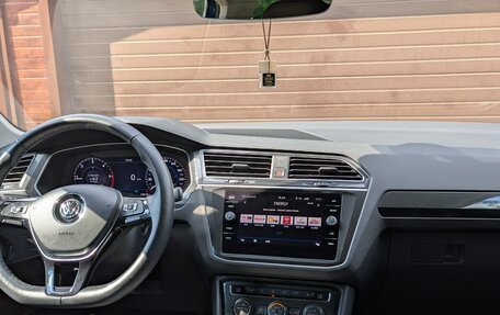 Volkswagen Tiguan II, 2018 год, 3 000 000 рублей, 17 фотография