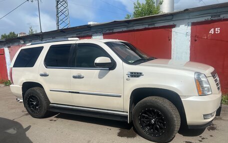 Cadillac Escalade III, 2010 год, 999 000 рублей, 3 фотография