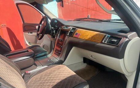 Cadillac Escalade III, 2010 год, 999 000 рублей, 14 фотография