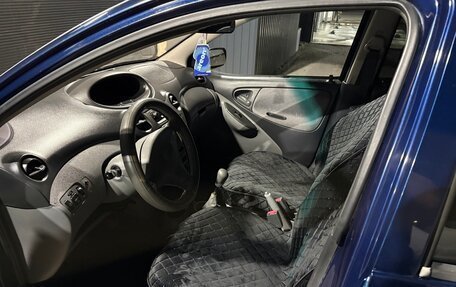 Toyota Yaris I рестайлинг, 2000 год, 200 000 рублей, 8 фотография