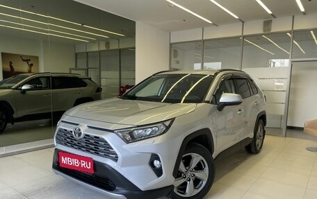 Toyota RAV4, 2020 год, 2 430 000 рублей, 1 фотография