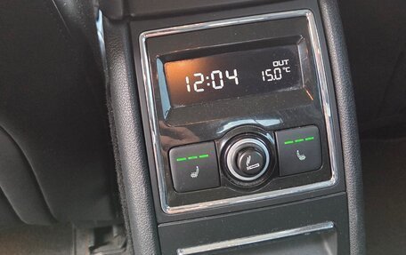 Skoda Superb III рестайлинг, 2013 год, 1 350 000 рублей, 23 фотография