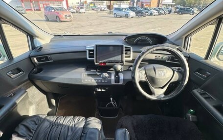 Honda Freed I, 2013 год, 940 000 рублей, 2 фотография