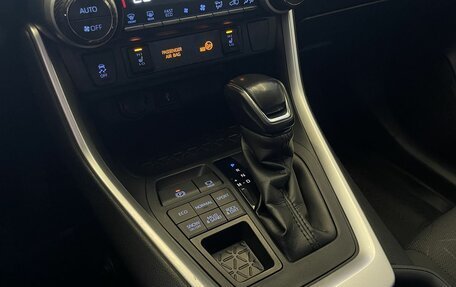 Toyota RAV4, 2020 год, 2 430 000 рублей, 12 фотография