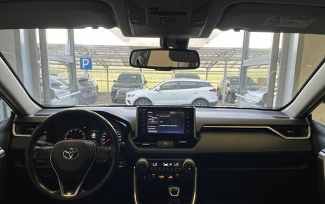 Toyota RAV4, 2020 год, 2 430 000 рублей, 10 фотография