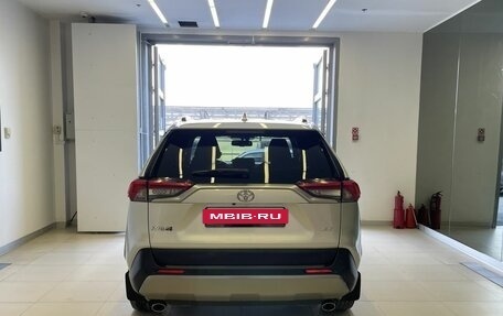 Toyota RAV4, 2020 год, 2 430 000 рублей, 5 фотография