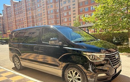 Hyundai H-1 II рестайлинг, 2018 год, 2 300 000 рублей, 2 фотография