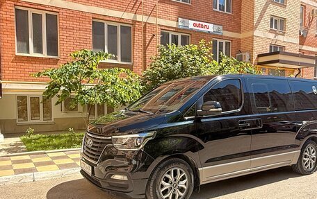 Hyundai H-1 II рестайлинг, 2018 год, 2 300 000 рублей, 3 фотография