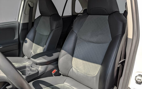 Toyota RAV4, 2024 год, 4 000 000 рублей, 20 фотография