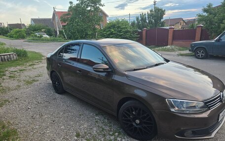 Volkswagen Jetta VI, 2011 год, 900 000 рублей, 3 фотография