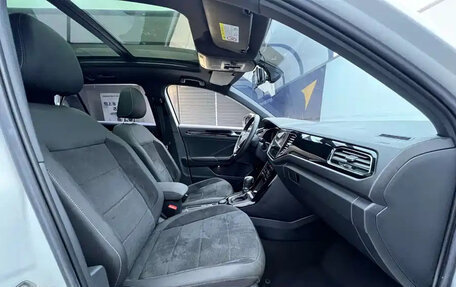 Volkswagen T-Roc I, 2022 год, 1 690 017 рублей, 13 фотография