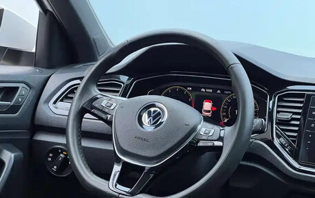 Volkswagen T-Roc I, 2022 год, 1 690 017 рублей, 11 фотография