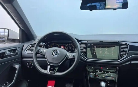 Volkswagen T-Roc I, 2022 год, 1 690 017 рублей, 10 фотография