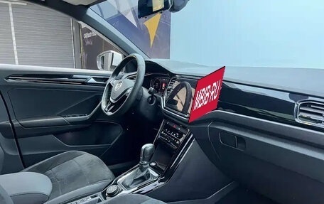 Volkswagen T-Roc I, 2022 год, 1 690 017 рублей, 14 фотография