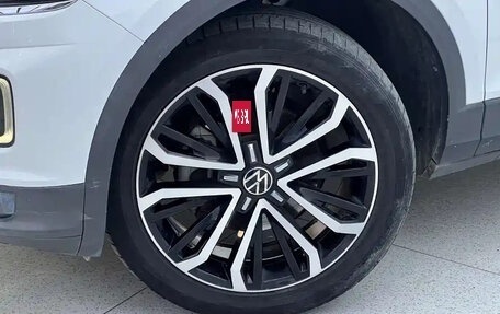 Volkswagen T-Roc I, 2022 год, 1 690 017 рублей, 24 фотография