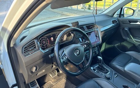 Volkswagen Tiguan II, 2018 год, 2 475 000 рублей, 5 фотография