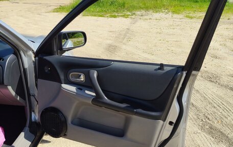 Mazda 323, 2003 год, 210 000 рублей, 11 фотография