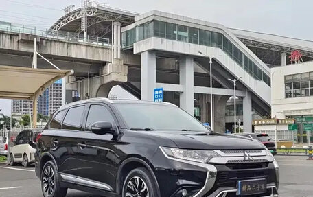 Mitsubishi Outlander III рестайлинг 3, 2022 год, 1 710 010 рублей, 3 фотография