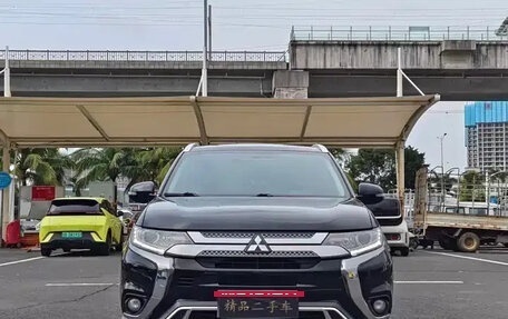 Mitsubishi Outlander III рестайлинг 3, 2022 год, 1 710 010 рублей, 2 фотография