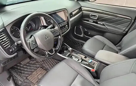 Mitsubishi Outlander III рестайлинг 3, 2022 год, 1 710 010 рублей, 8 фотография