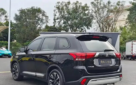 Mitsubishi Outlander III рестайлинг 3, 2022 год, 1 710 010 рублей, 4 фотография