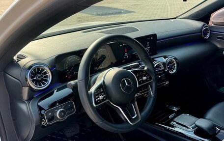 Mercedes-Benz A-Класс, 2022 год, 1 925 000 рублей, 10 фотография