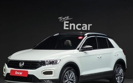 Volkswagen T-Roc I, 2021 год, 2 000 000 рублей, 1 фотография