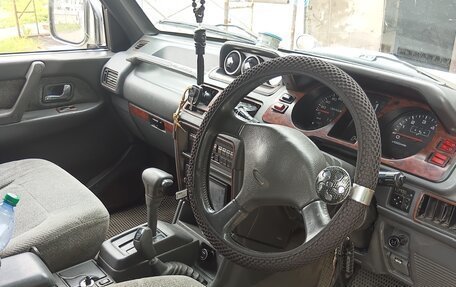 Mitsubishi Pajero III рестайлинг, 1995 год, 580 000 рублей, 3 фотография