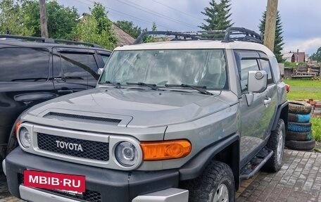 Toyota FJ Cruiser, 2010 год, 2 880 000 рублей, 3 фотография