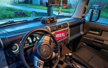 Toyota FJ Cruiser, 2010 год, 2 880 000 рублей, 2 фотография