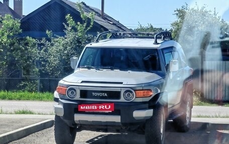 Toyota FJ Cruiser, 2010 год, 2 880 000 рублей, 12 фотография