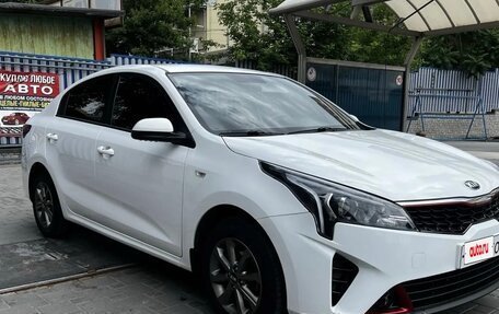 KIA Rio IV, 2021 год, 1 580 000 рублей, 3 фотография
